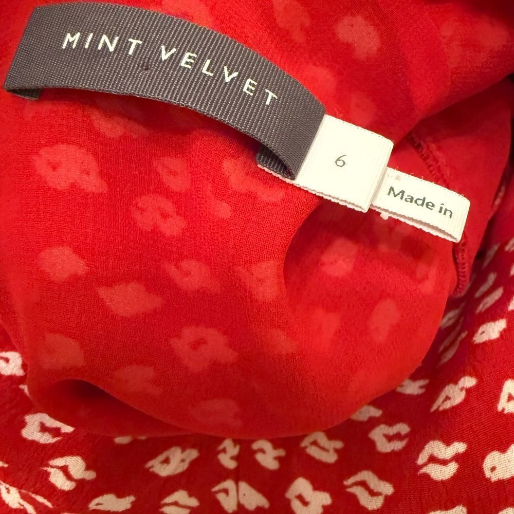 Mint Velvet Lip Print Midi Dress
AB19 - Picture 6 of 7